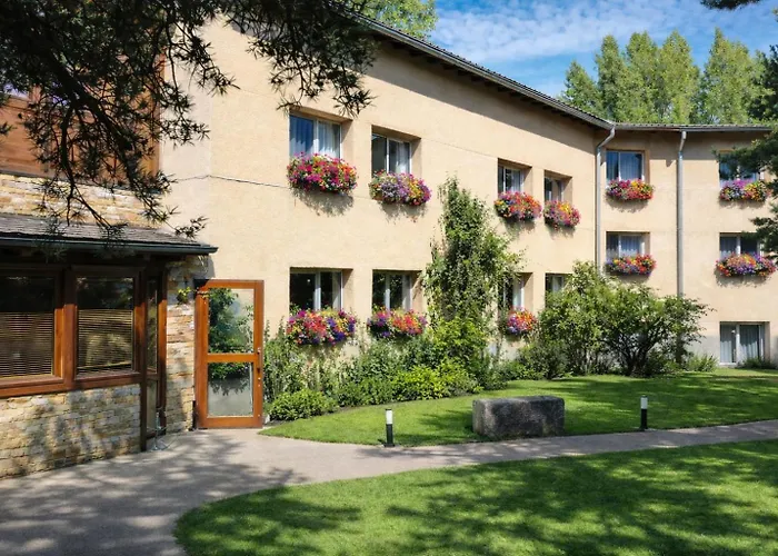 Logis Hotel-Restaurant Spa Le Lac